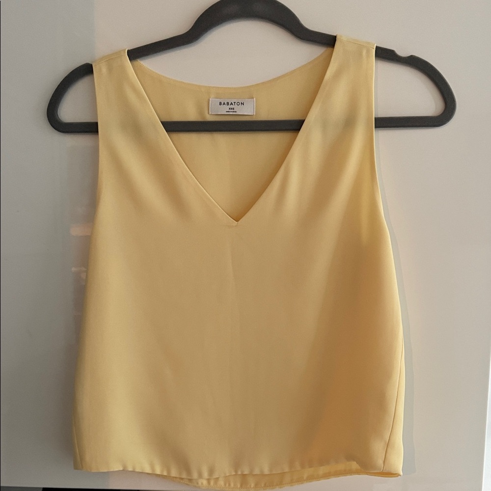 Babaton Light Yellow V-Neck Crop Top